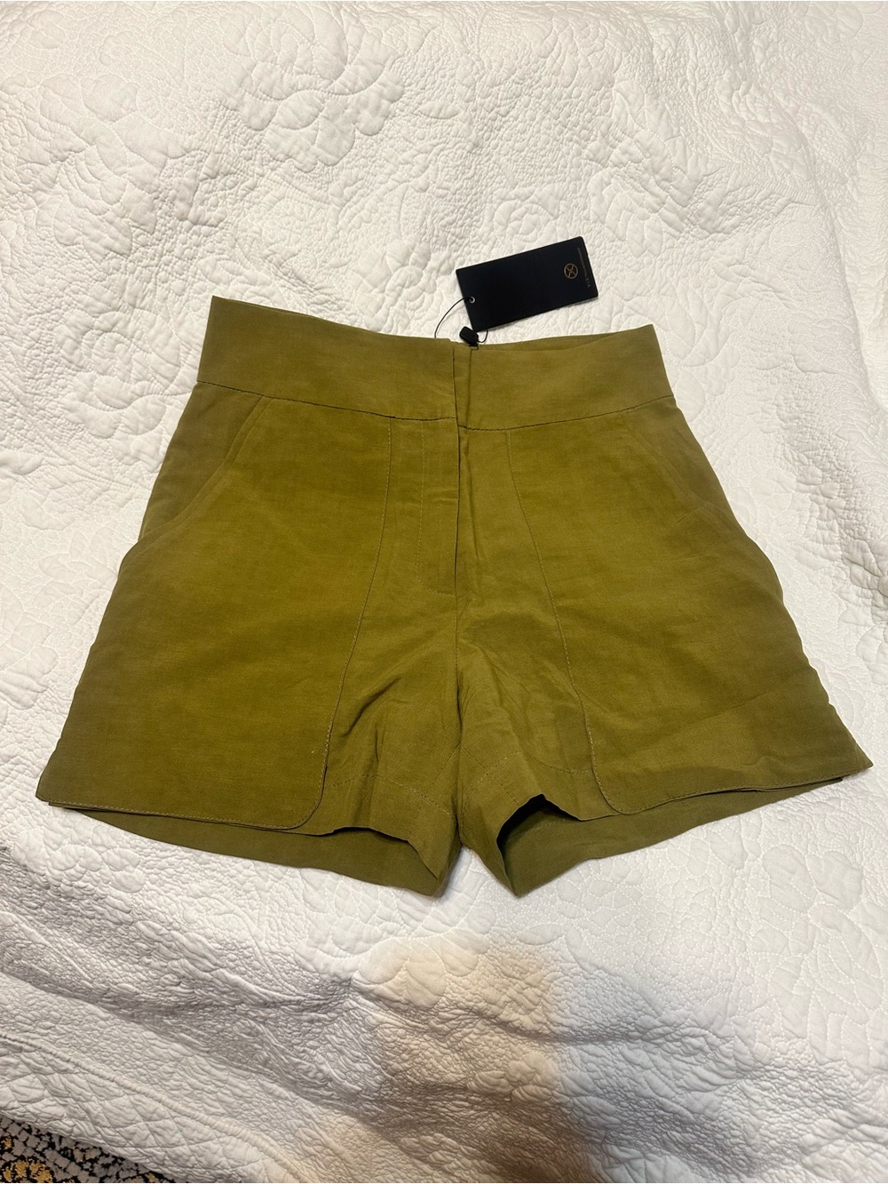 ✨NWT✨ ViX Bela Shorts in Olive. Size 2